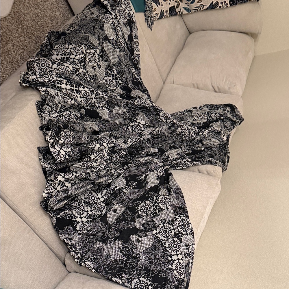 Grace Elements Black and White Asymmetrical Dress - Picture 6 of 6